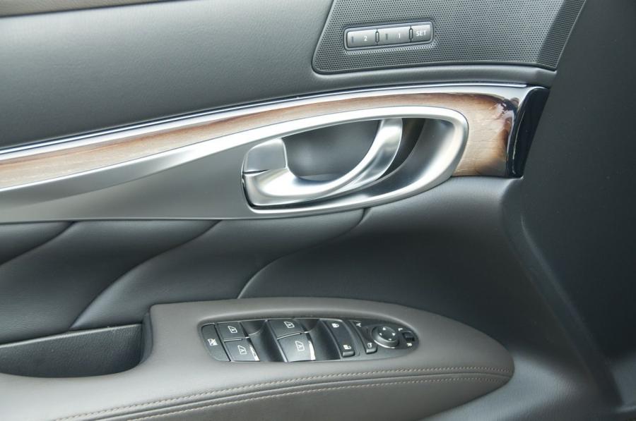  Infiniti M37 2011 года  (фото 12 из 41)